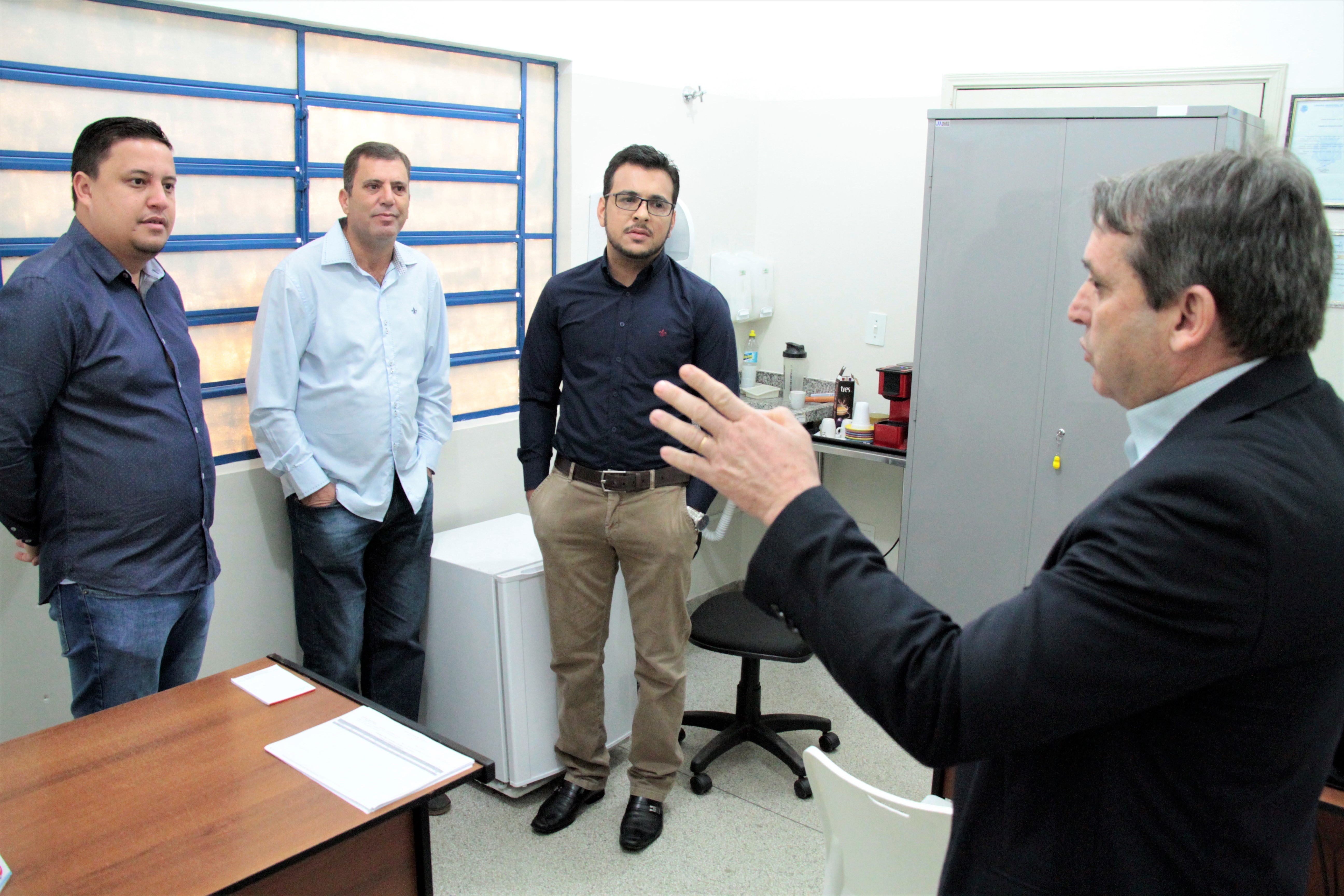 Willian Souza e Dr. Sérgio Rosa visitam UPA do Macarenko